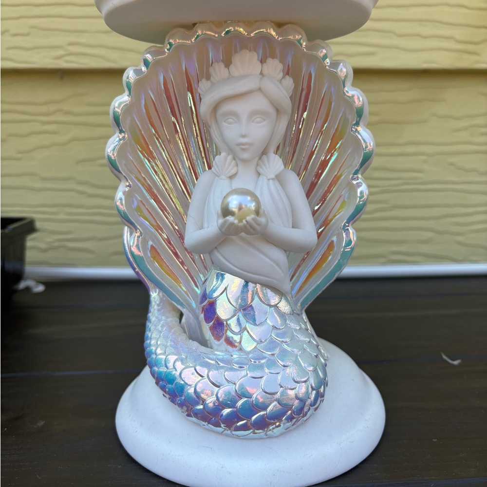 Iridescent Mermaid Candle Holder with Pearl- Bath and Body Works